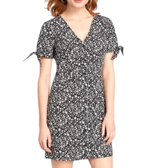 NWT ModCloth Just Gotta Have It Mini Dress Black Ditsy Floral Women’s Size 2 - Picture 2 of 11